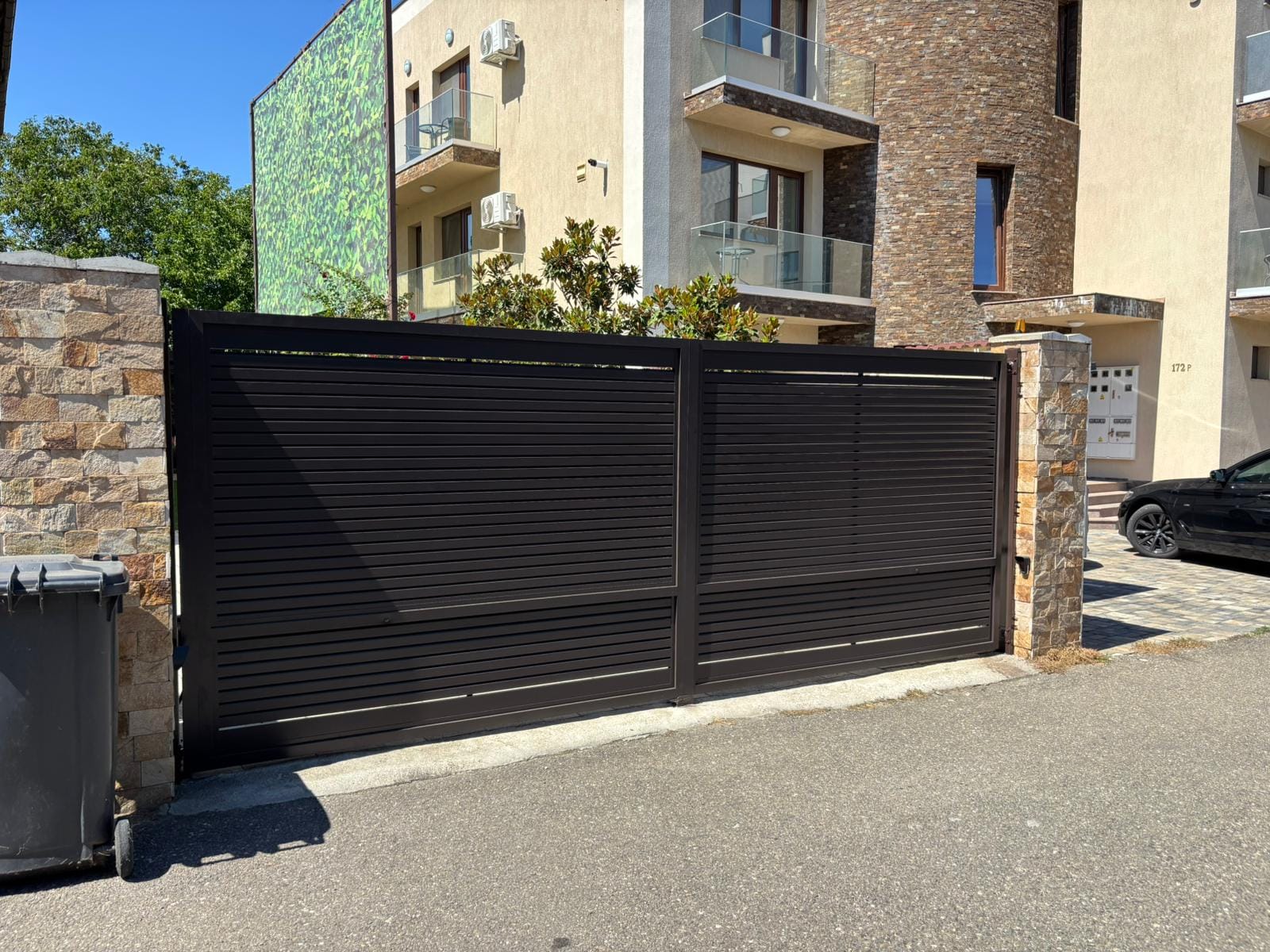 dfa93c61-3997-4d84-8fc2-5de5a1aa2e48