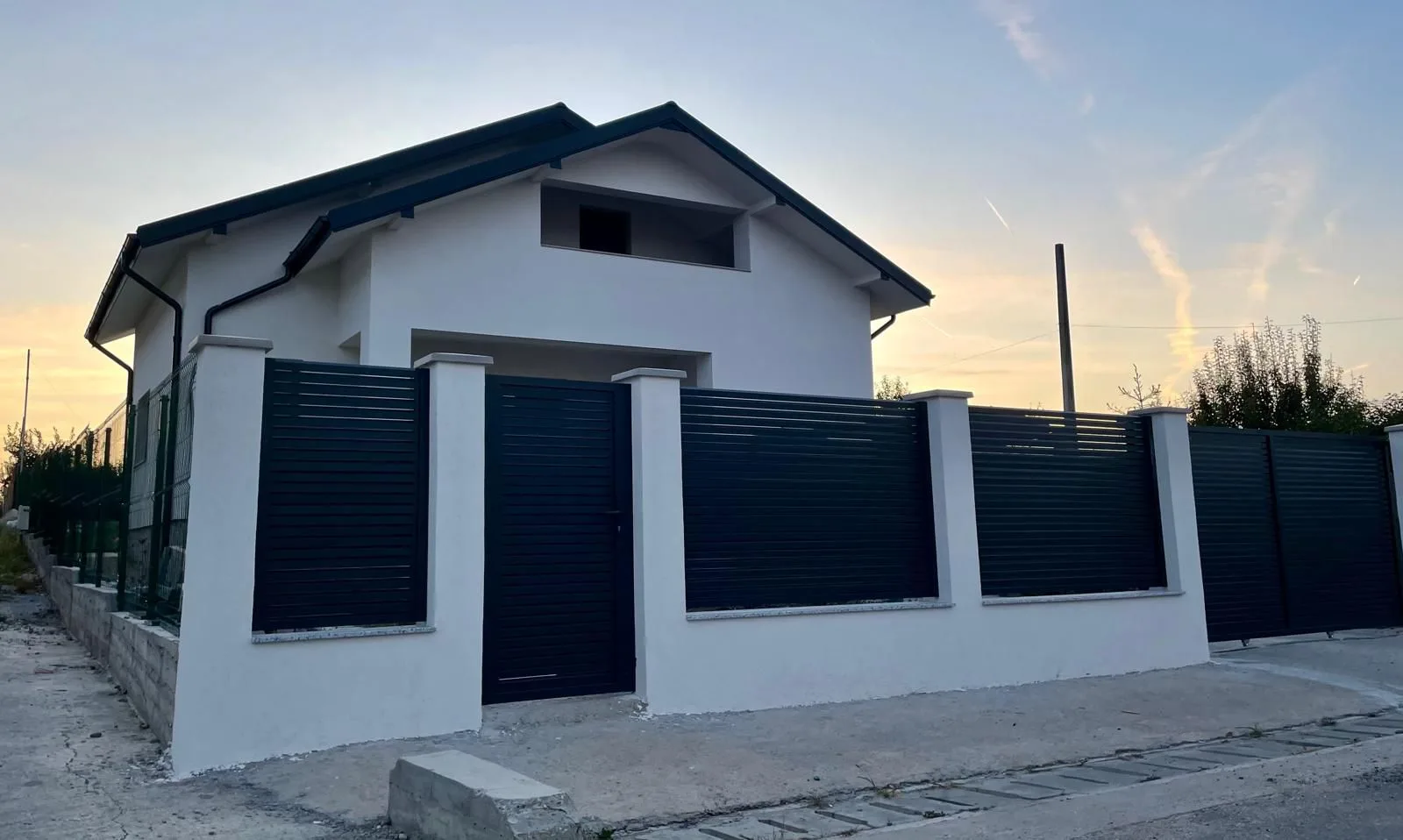 Gardul din aluminiu – soluția modernă și smart pentru casele viitorului