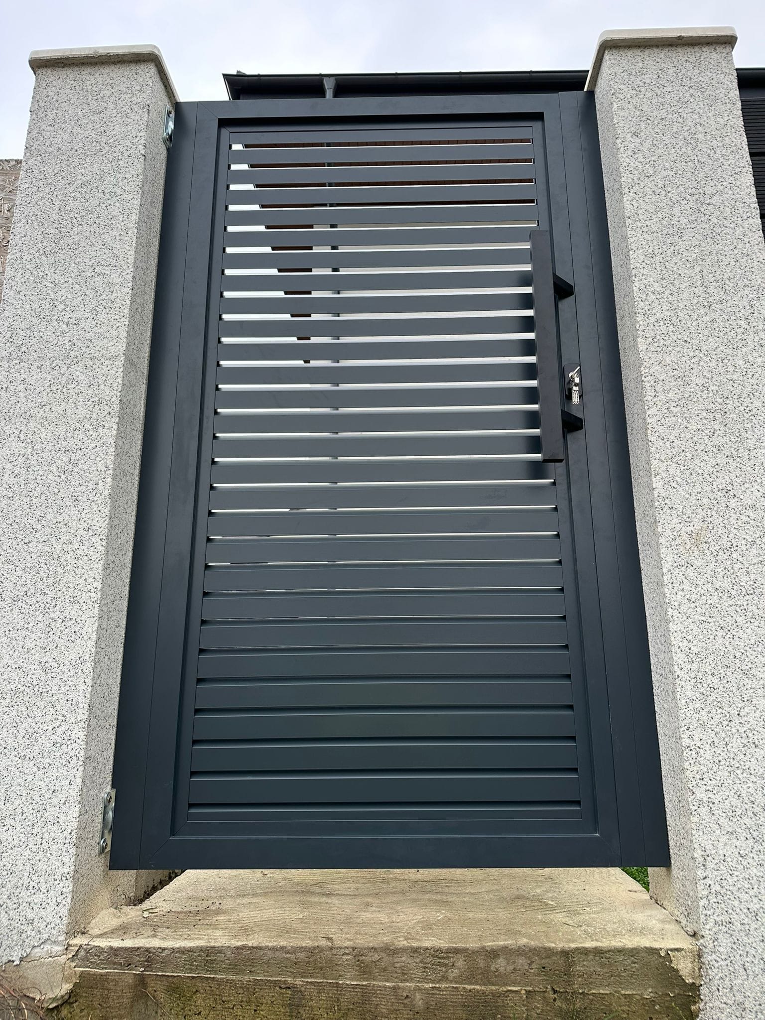 WhatsApp Image 2025-12-04 at 22.10.55 (1)